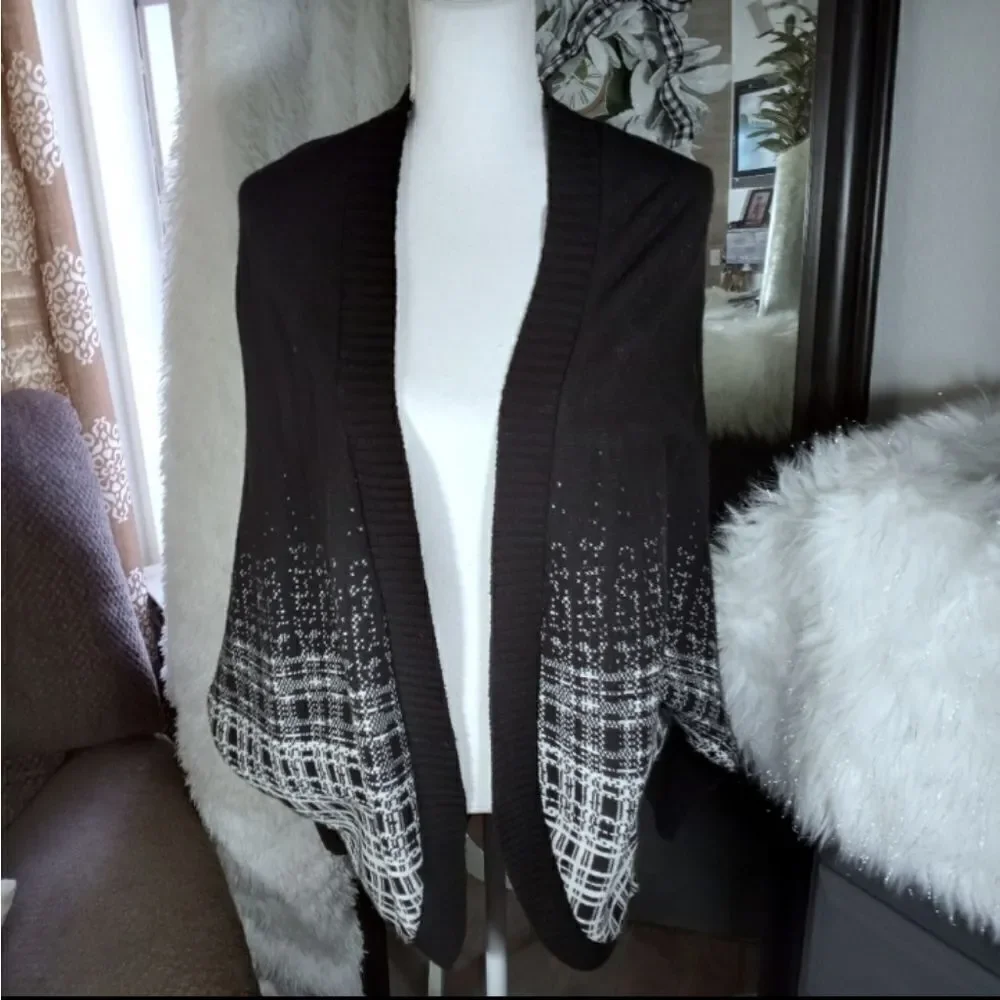 QED LONDON BLACK & WHITE CARDIGAN SZ.M EUC